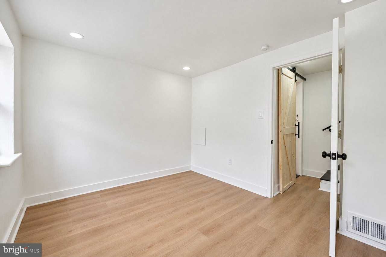 107 W Thompson St - Photo 6 of 15