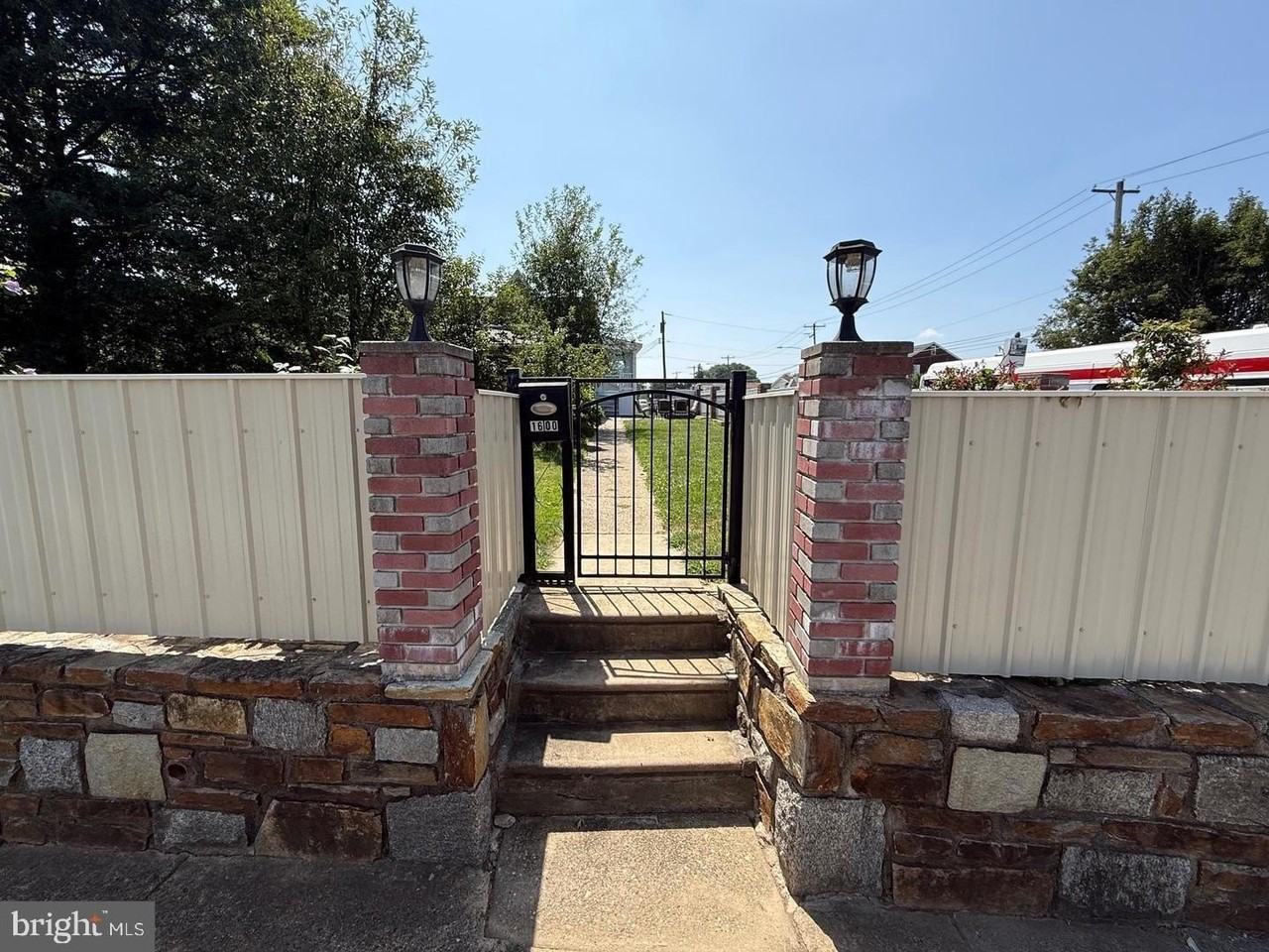 1600 Fox Chase Rd - Photo 2 of 37