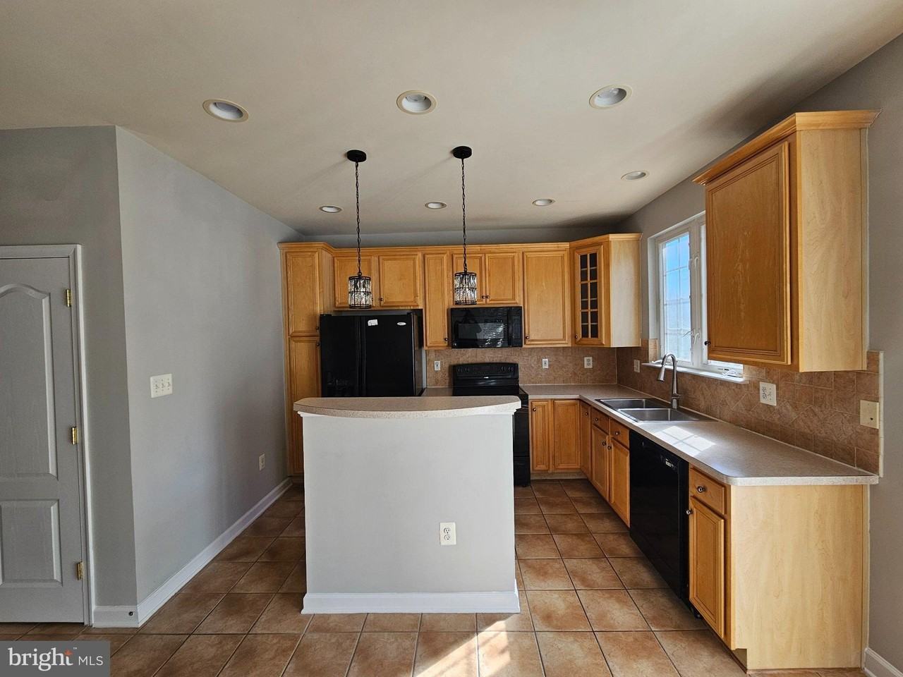 710 Redgate Ln - Photo 6 of 37