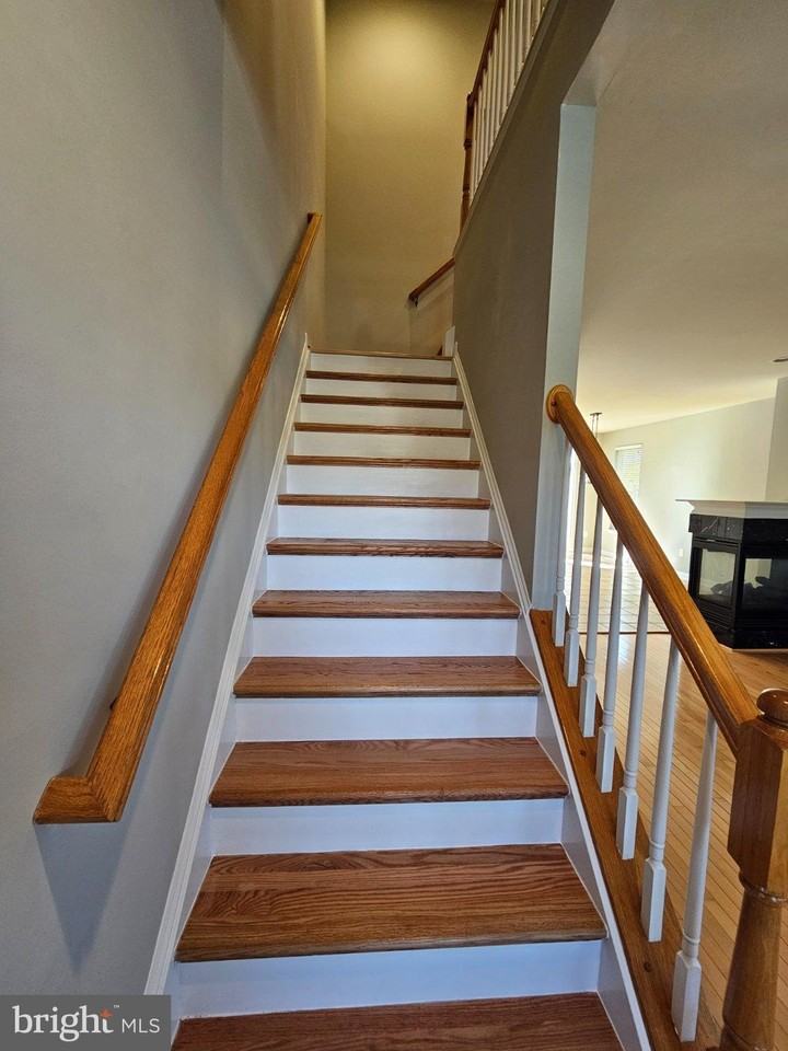 710 Redgate Ln - Photo 4 of 37