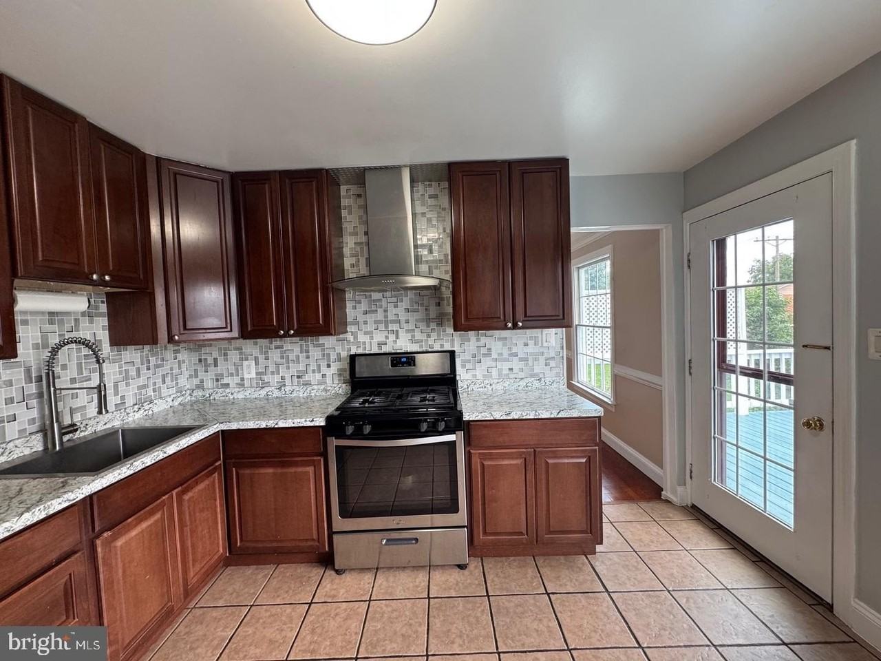 9716 Copeland Dr - Photo 4 of 50