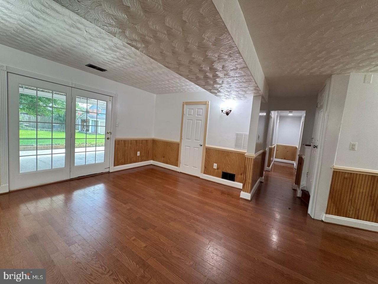 9716 Copeland Dr - Photo 6 of 50