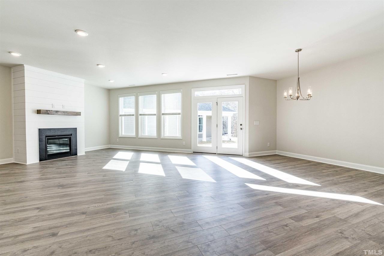 1900 Pinecliff Ct - Photo 5 of 34