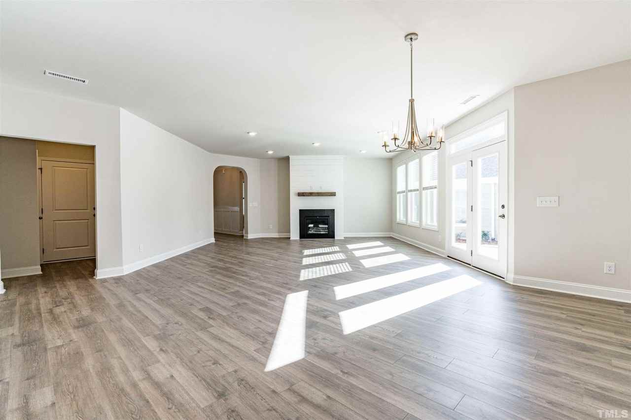 1900 Pinecliff Ct - Photo 7 of 34