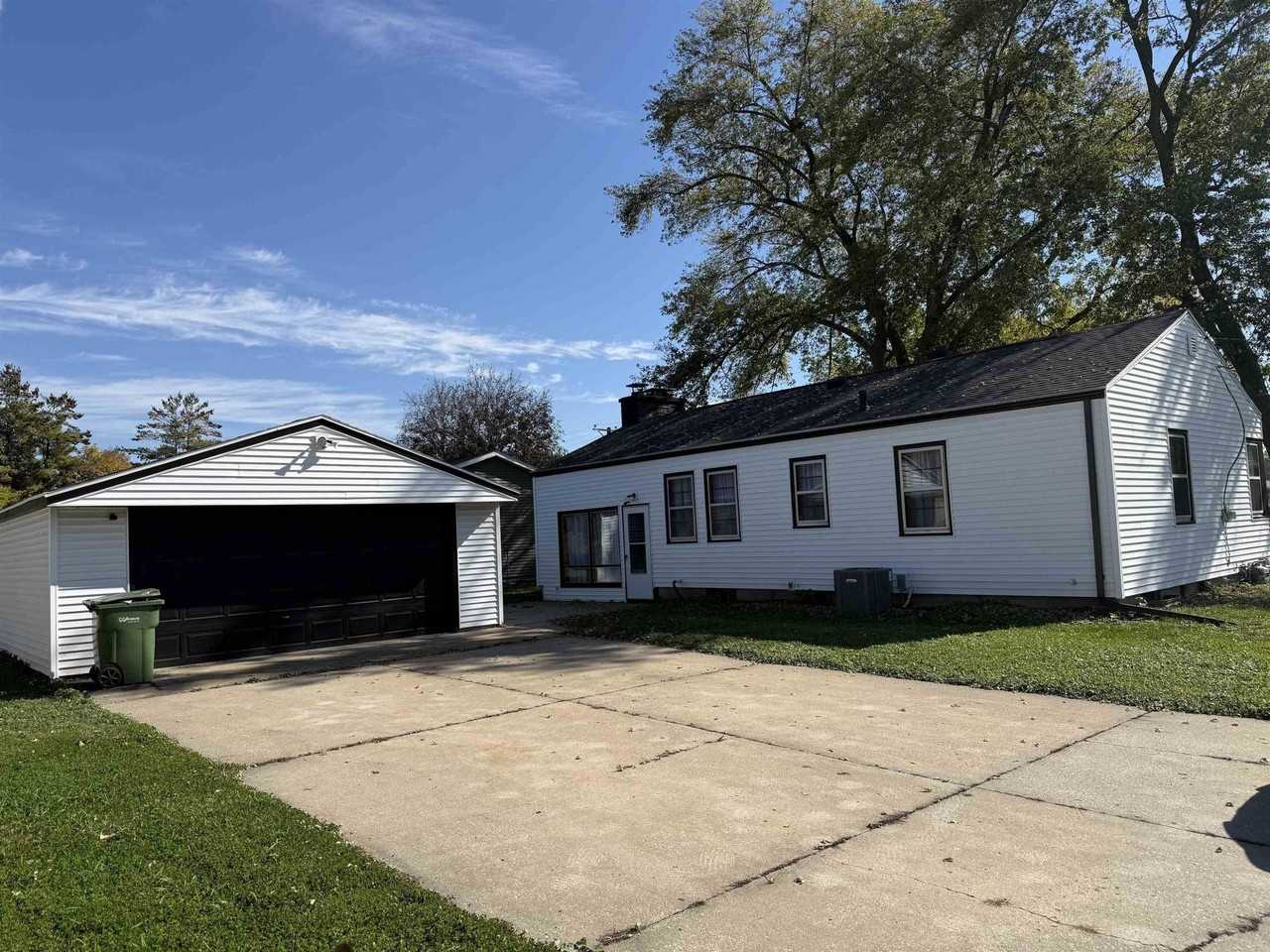 1710 Huntington Rd - Photo 3 of 25
