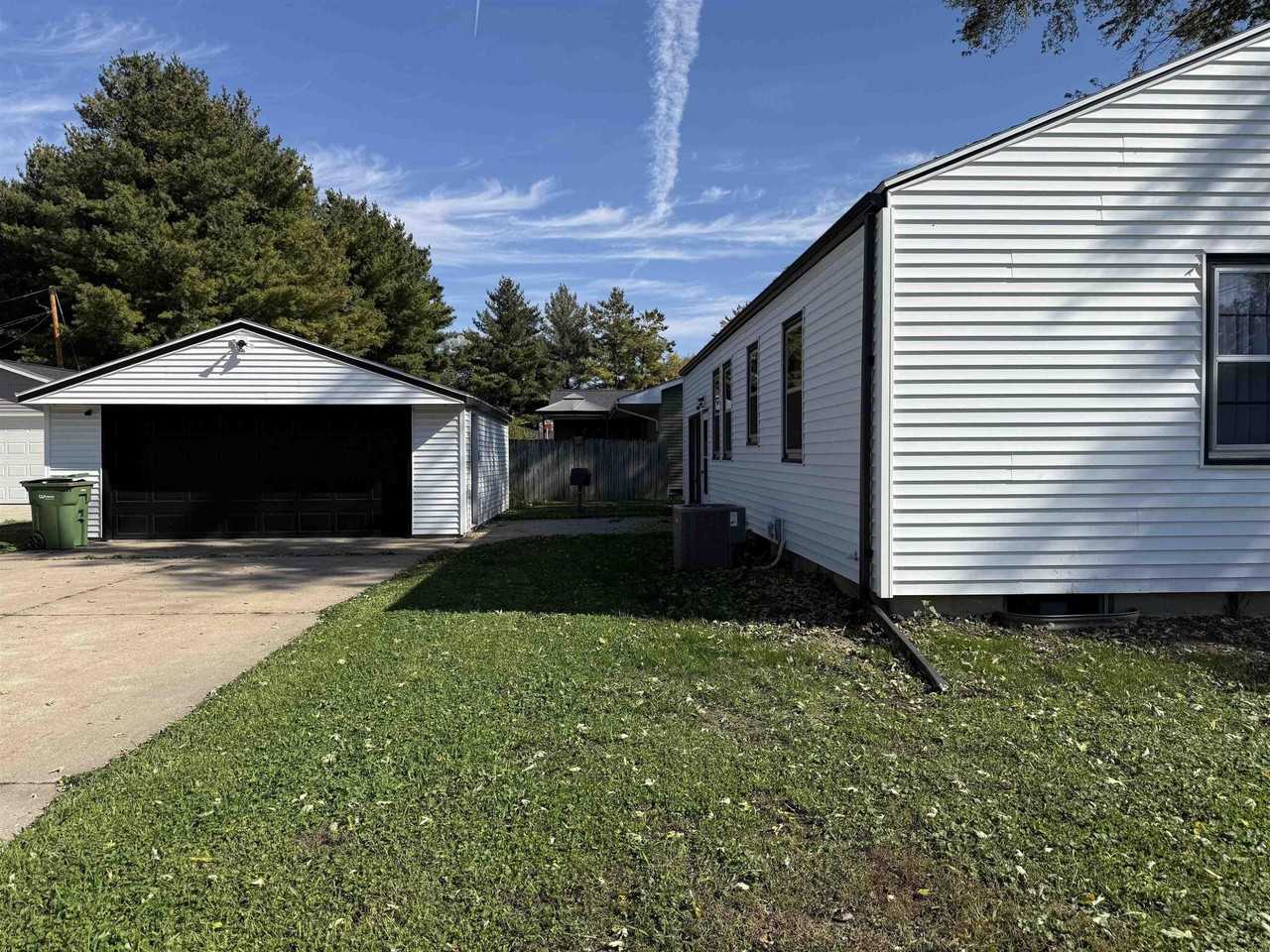 1710 Huntington Rd - Photo 4 of 25