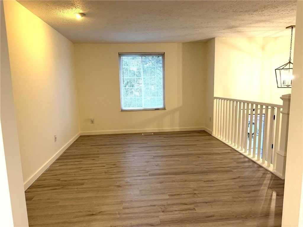 2068 Powell Rd - Photo 3 of 16
