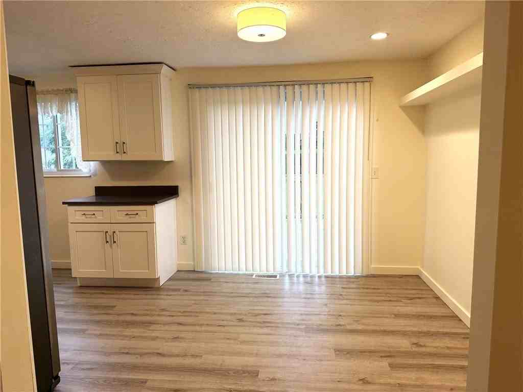 2068 Powell Rd - Photo 4 of 16