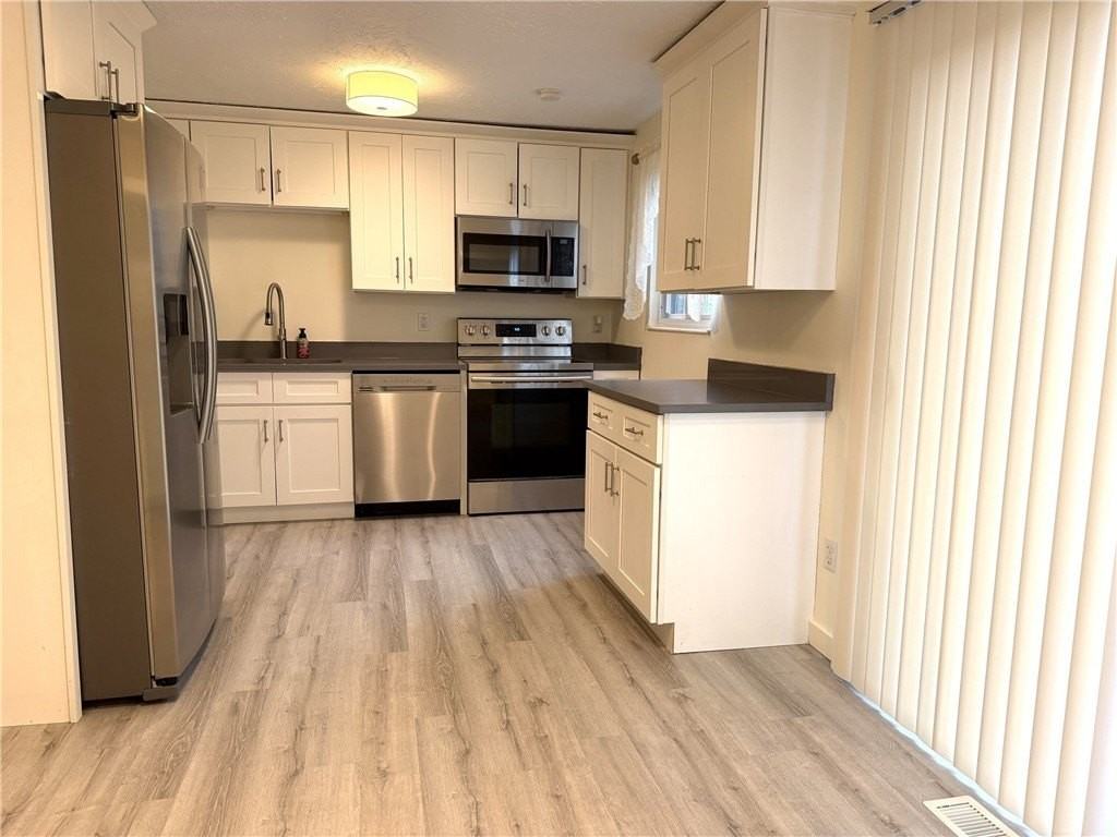 2068 Powell Rd - Photo 5 of 16