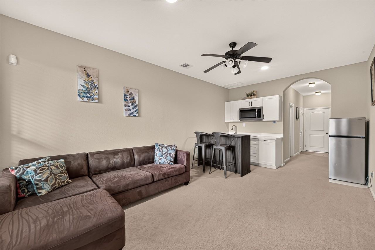 23319 Del Rosso St - Photo 2 of 17
