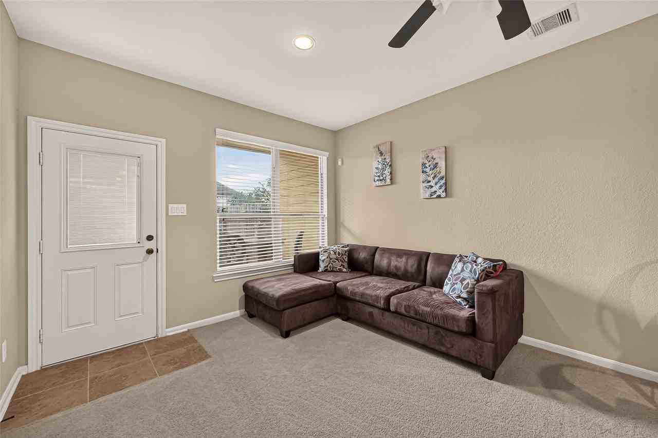 23319 Del Rosso St - Photo 3 of 17