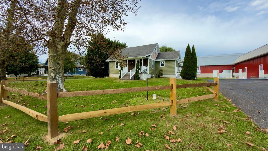 990 Elm Rd - Photo 2 of 38
