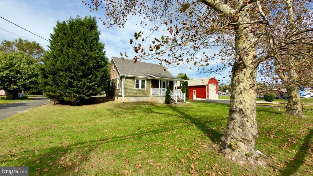 990 Elm Rd - Photo 3 of 38