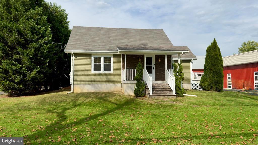 990 Elm Rd - Photo 6 of 38