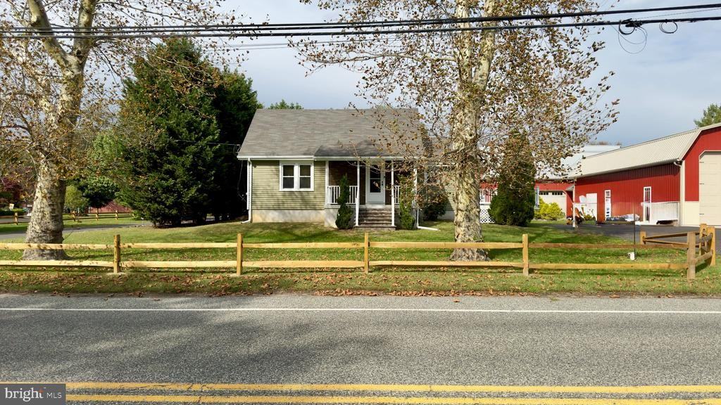 990 Elm Rd - Photo 7 of 38