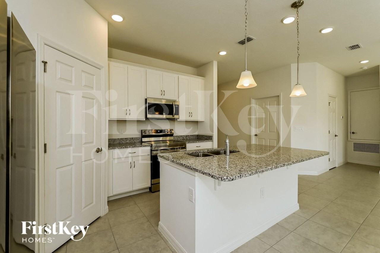 315 Corbel Ln - Photo 6 of 15