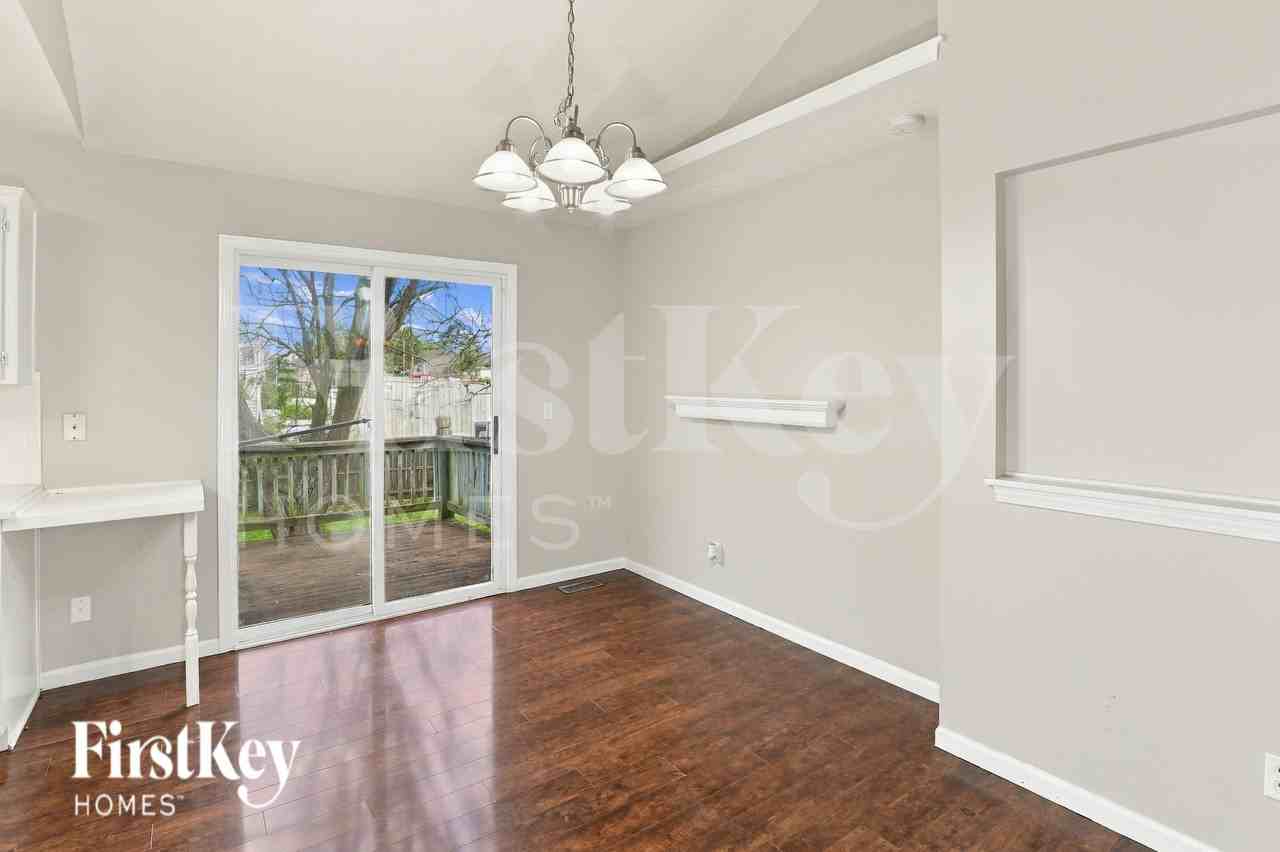 11220 N Mcgee St - Photo 4 of 18