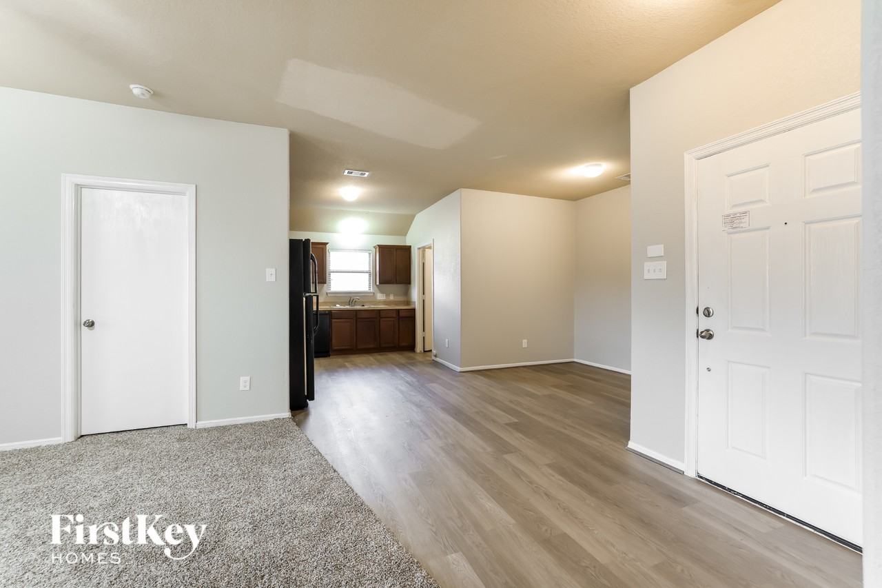 7909 Big Oak Dr - Photo 3 of 16