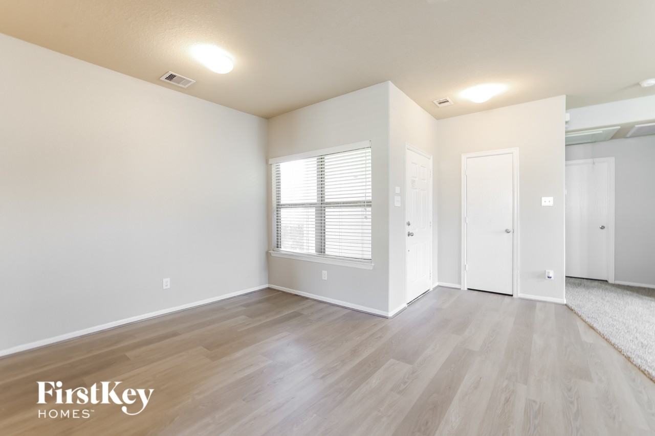 7909 Big Oak Dr - Photo 4 of 16
