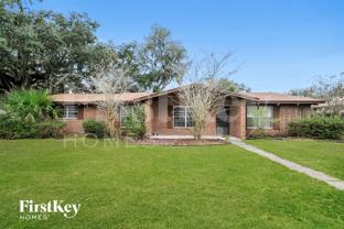 6327 Oak Sq W - Photo 1 of 1