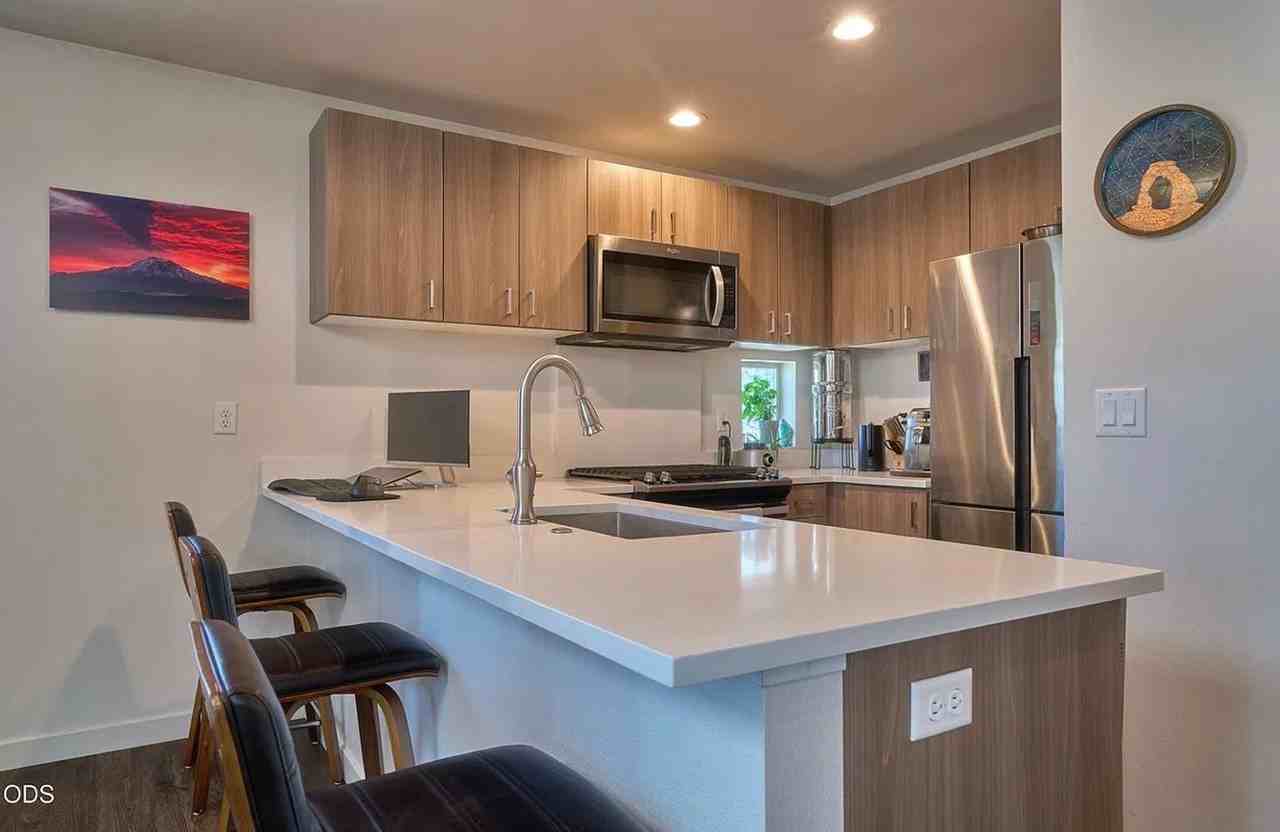 61 S Mountain Ave - Photo 4 of 39