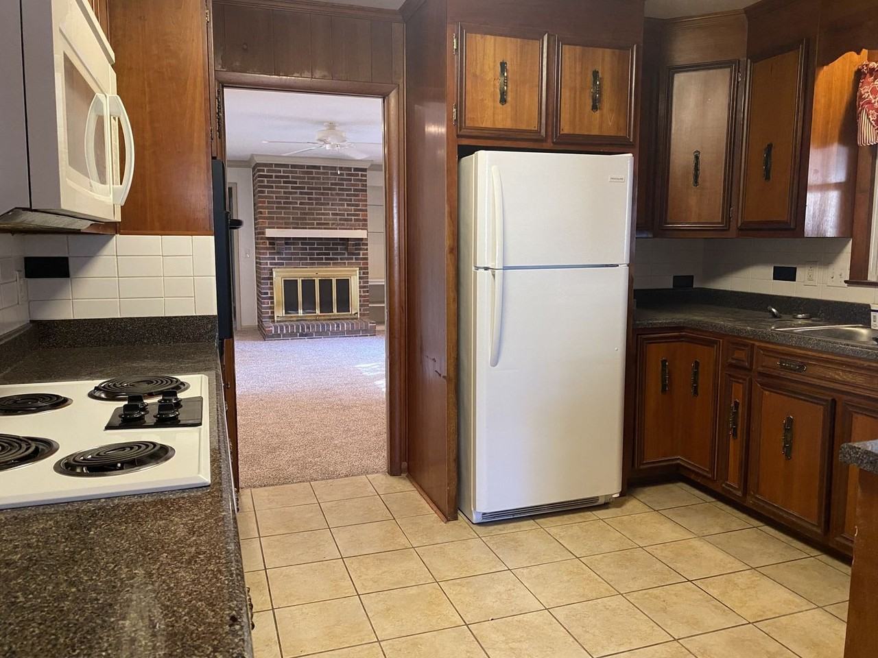 218 Grandview Dr - Photo 4 of 15