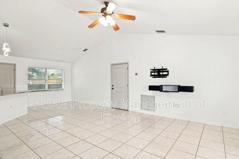 645 Nw 65th St - Photo 4 of 43