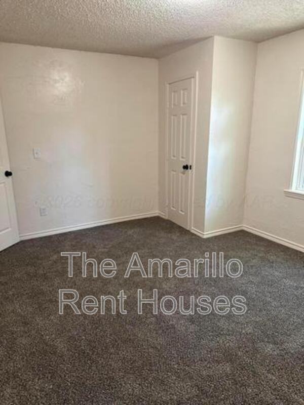 1636 N Nelson St - Photo 2 of 14