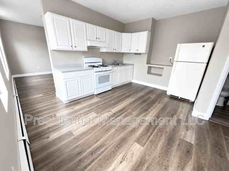 258 Lawrence St #REF2 - Photo 2 of 12