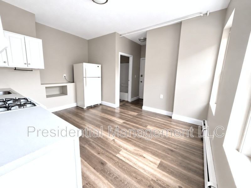 258 Lawrence St #REF2 - Photo 3 of 12