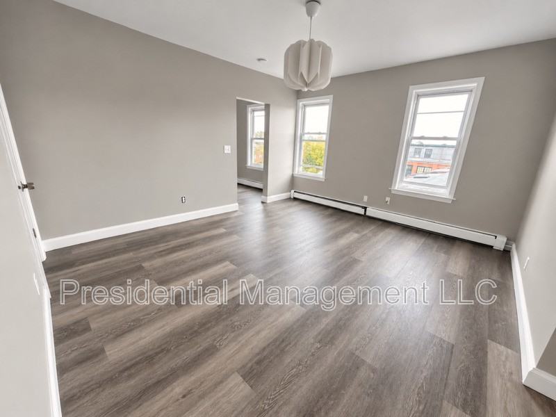 258 Lawrence St #REF4 - Photo 2 of 15