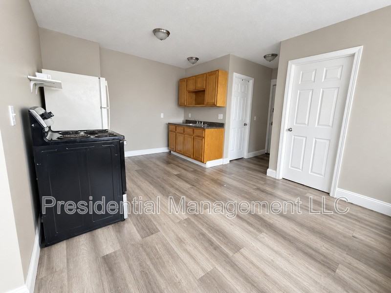 258 Lawrence St #REF4 - Photo 4 of 15