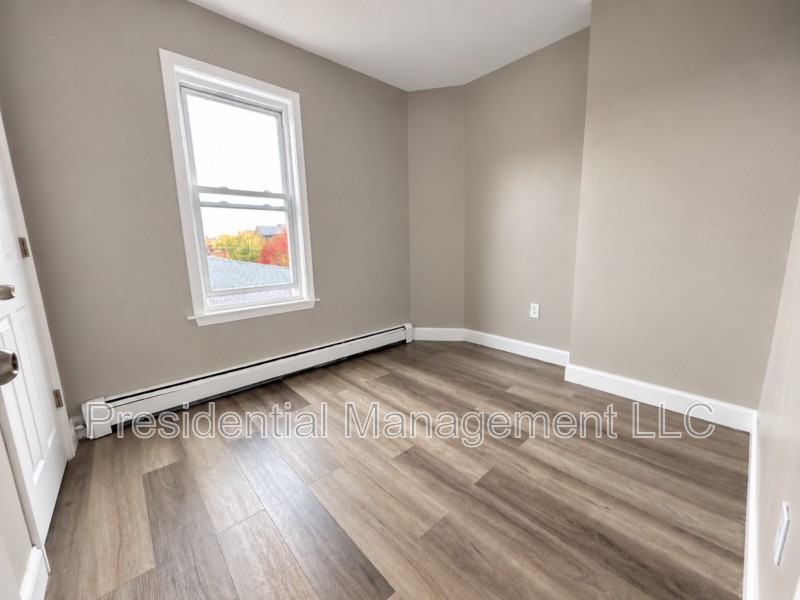 258 Lawrence St #REF4 - Photo 7 of 15