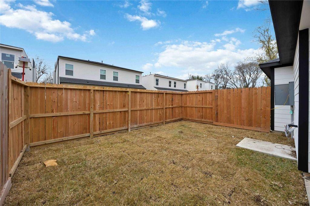 8310 Mariah St #B - Photo 3 of 8