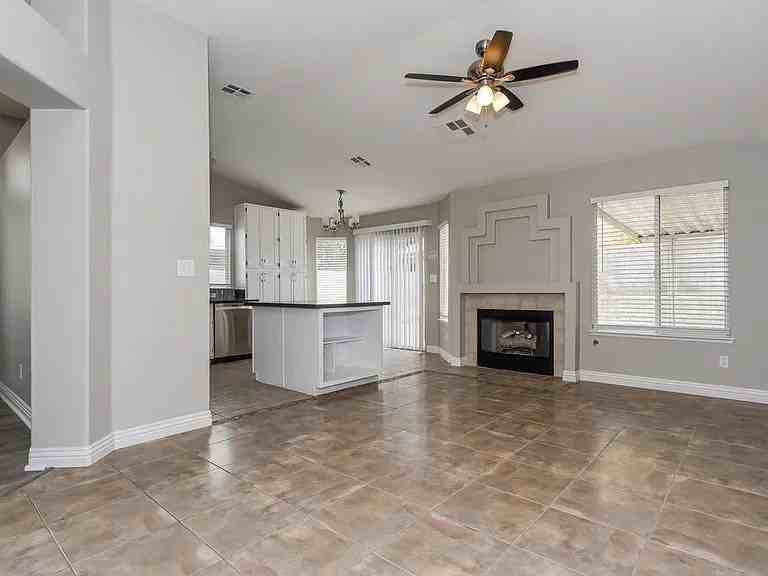 806 Zinnia Cir - Photo 2 of 14