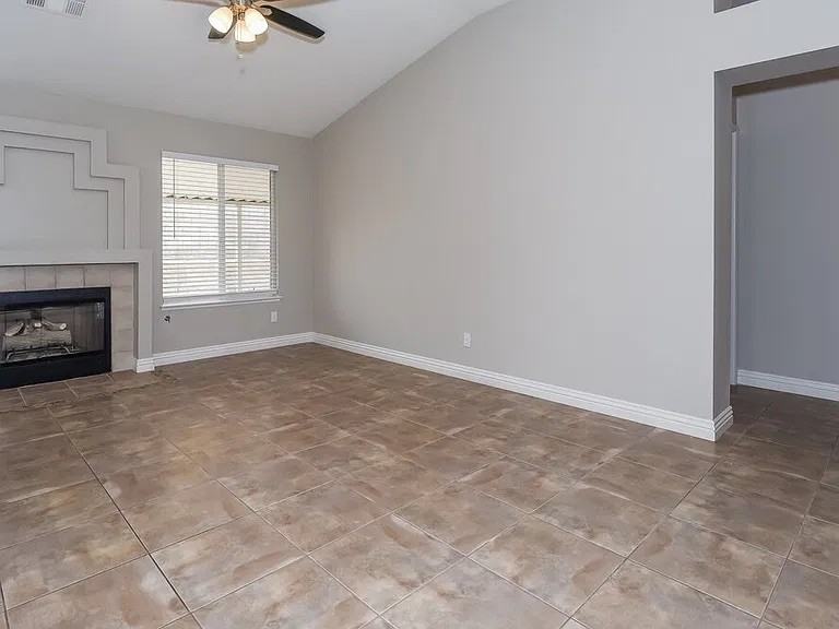 806 Zinnia Cir - Photo 4 of 14
