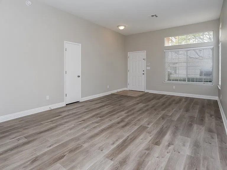 806 Zinnia Cir - Photo 5 of 14