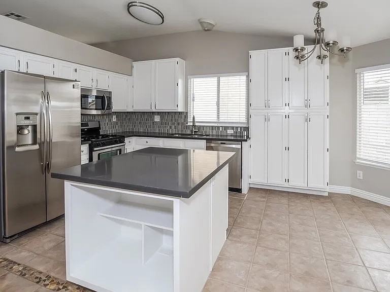 806 Zinnia Cir - Photo 6 of 14