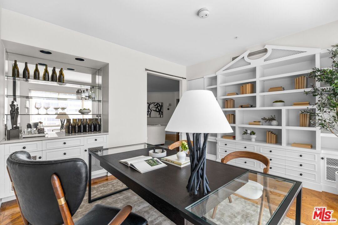 10490 Wilshire Blvd ##906 - Photo 3 of 31
