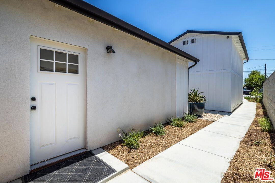 345 Genoa St ##Adu - Photo 6 of 47