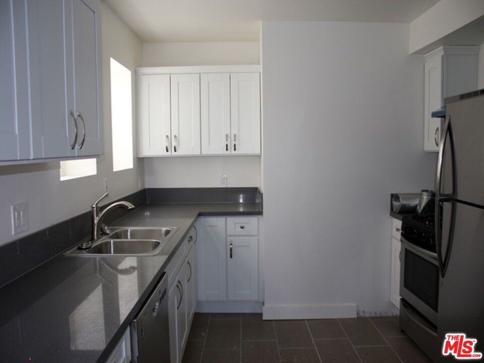 5139 Marathon St - Photo 4 of 15