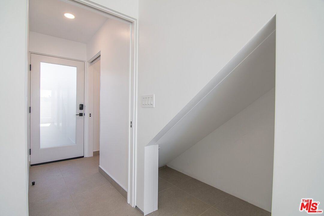 4438 W 60th St - Photo 3 of 27