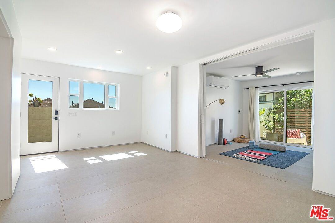 4438 W 60th St - Photo 4 of 27