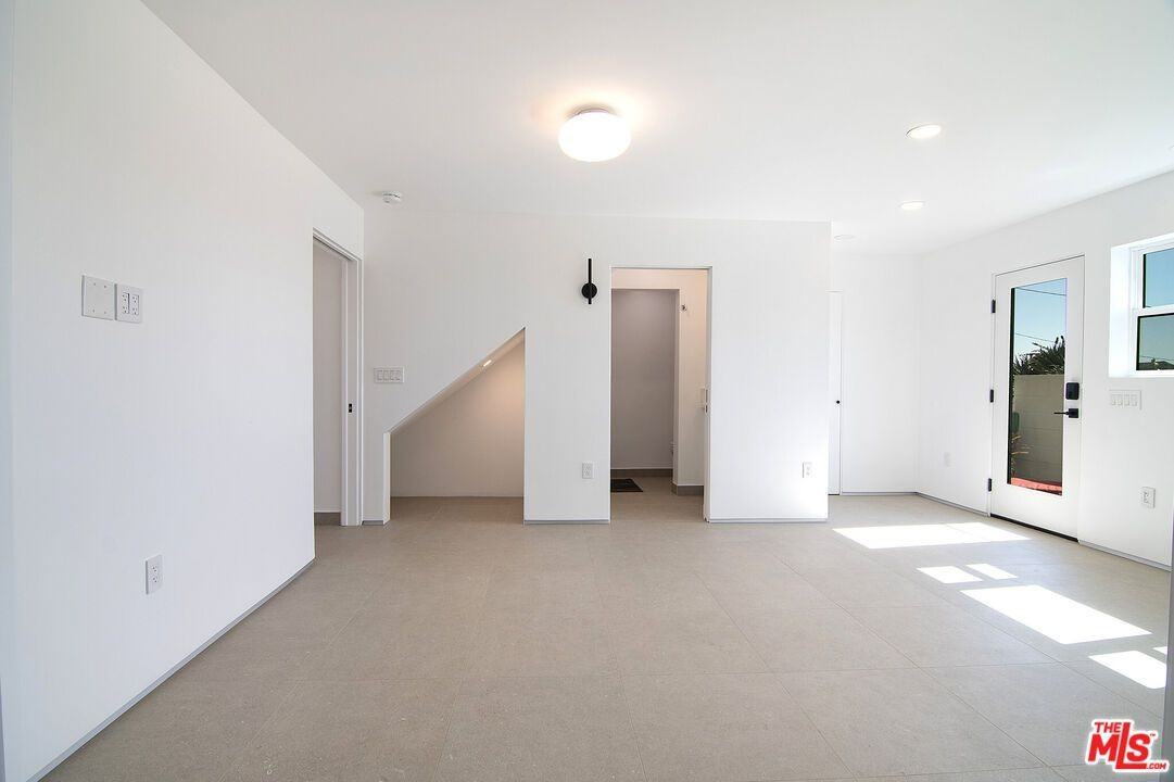 4438 W 60th St - Photo 5 of 27