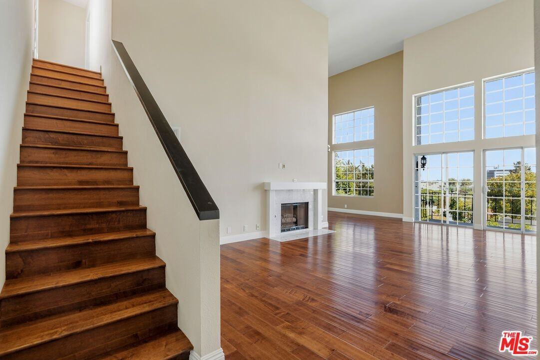 100 N Wetherly Dr ##Phc - Photo 4 of 37