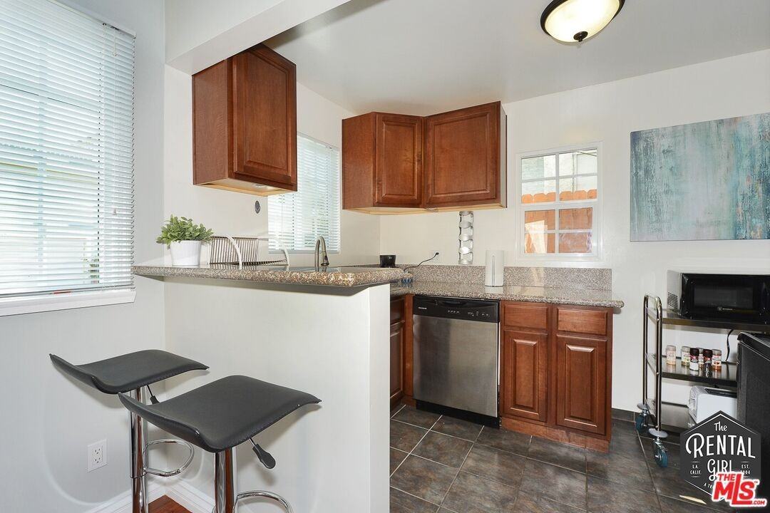 2400 Pacific Ave ##6 - Photo 4 of 20