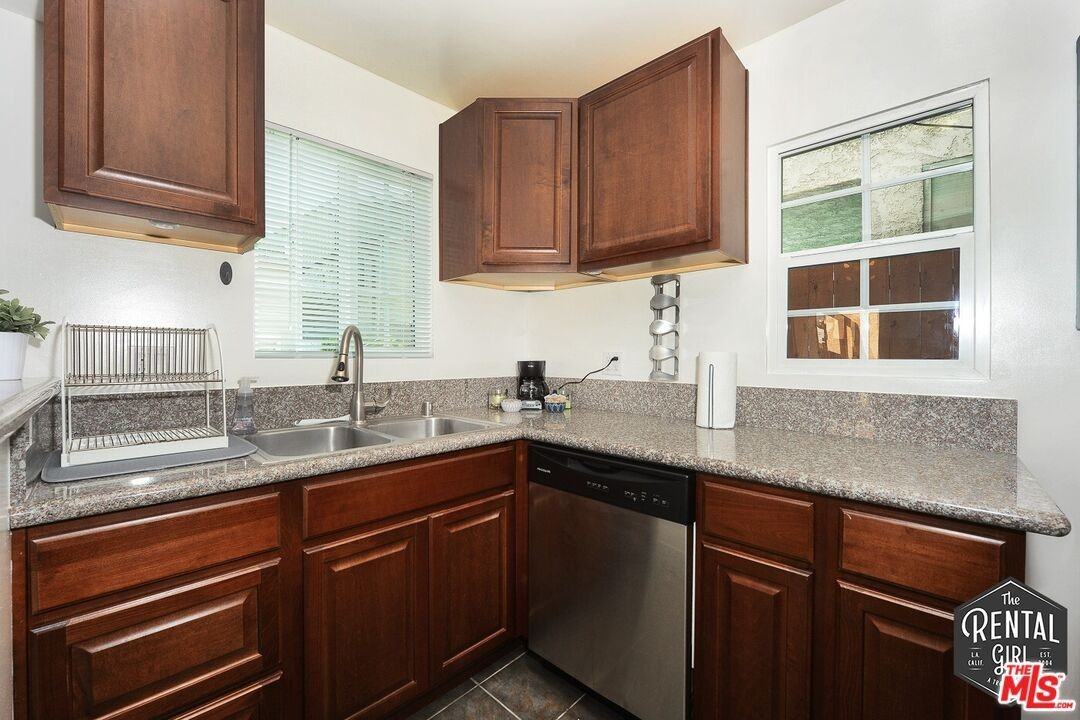 2400 Pacific Ave ##6 - Photo 5 of 20