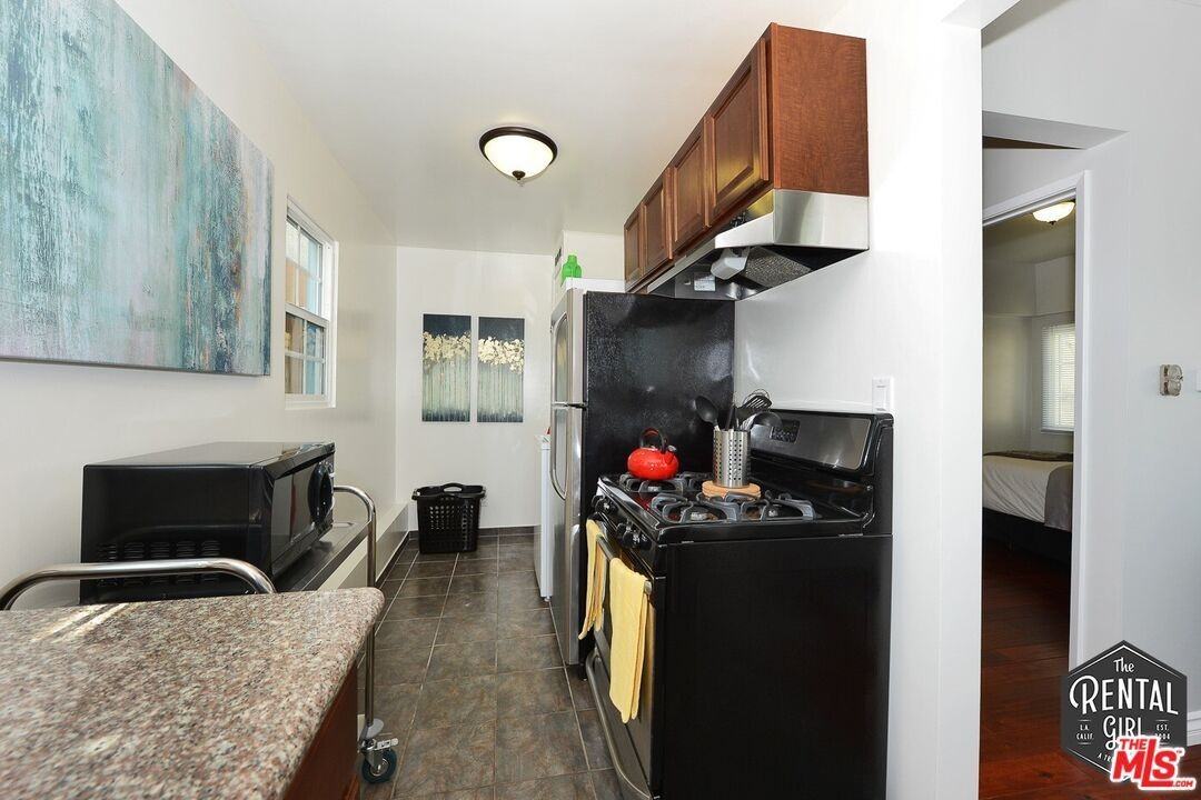 2400 Pacific Ave ##6 - Photo 7 of 20