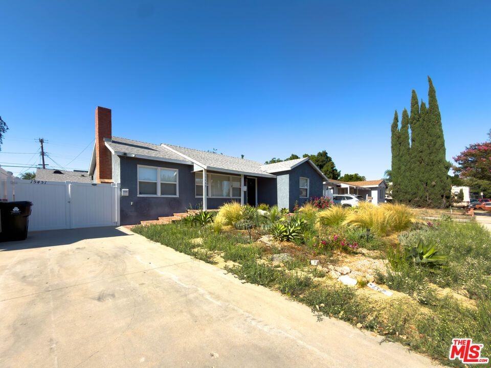 15449 Septo St - Photo 2 of 19