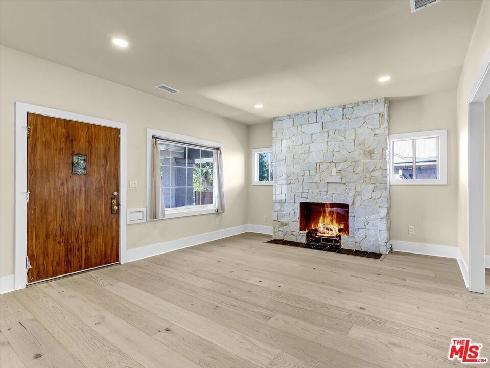 2255 W 29th St - Photo 5 of 31